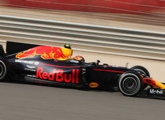Max Verstappen surge no fim da sessão e lidera o terceiro treino livre, no Bahrein