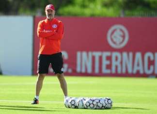 Zago testa novo esquema no Internacional antes de estreia na Série B