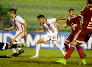 Cerro avança em duelo marcado por polêmica com árbitro brasileiro