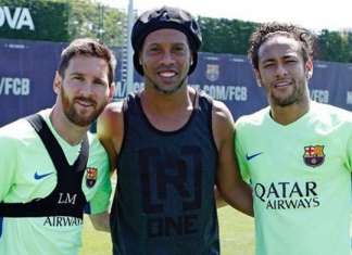 Ronaldinho visita Barcelona para levar apoio à final da Copa do Rei