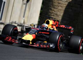 Ricciardo vence corrida conturbada no Azerbaijão; Vettel segue líder