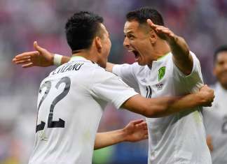 México vira sobre a Rússia, garante vaga na semi e elimina anfitriões