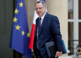 Justiça francesa investiga ministro de Macron sob suspeita de corrupção