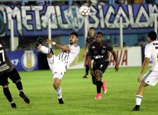 Elenco bicolor destaca o que precisa ser corrigido no time