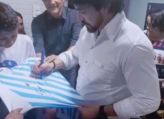 Padre Fábio de Melo autografa camisa do Paysandu para ajudar Lar da Tia Socorro