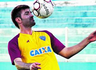 Paysandu anuncia a liberação de zagueiro e meia
