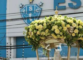 Leão e Papão homenageiam ‘Santinha’ durante Traslado