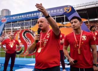 Felipão se despede de time chinês com festa e título da Superliga