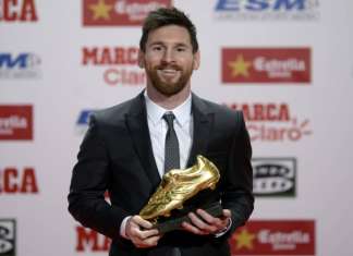 Messi enche a bola de companheiro do Barça e defende Arda Turan