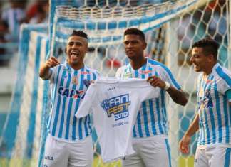 Paysandu apresenta detalhe do novo manto bicolor para 2018