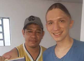 Torcedor do Remo, jovem baleado em Belém recebe presente especial