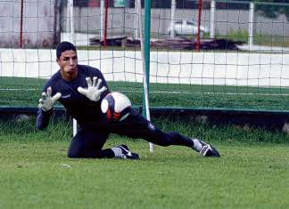 Leão retoma atividades hoje e o goleiro Vinicius elogia cronograma intenso