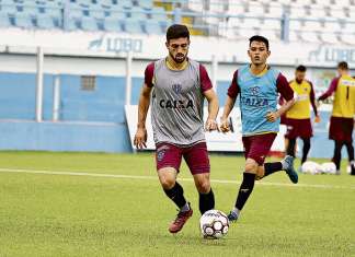 Elenco bicolor é oficialmente apresentado para a Fiel