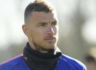 Chelsea tem interesse em Dzeko e em brasileiro, diz jornal