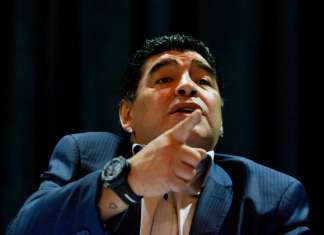 Maradona chama Sampaoli de traidor, elogia Messi e quer Tevez na seleção