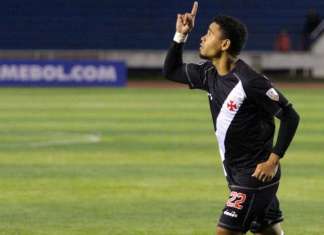 Mesmo com dificuldades na altitude, Pikachu marcou com perfeição e garantiu classificação