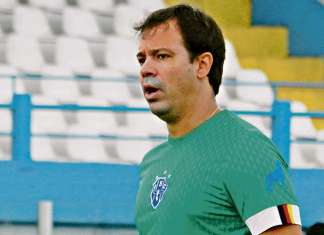 Formação da defesa bicolor ainda é incerteza para RexPa