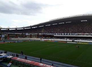 Azulinos foram maioria na bancada em um clássico marcado por confusão no acesso ao estádio