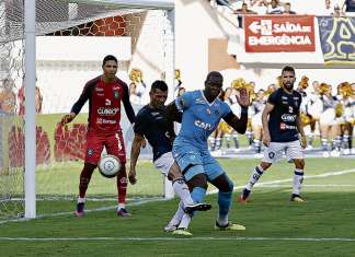 Vinícius, o paredão do Parazão!