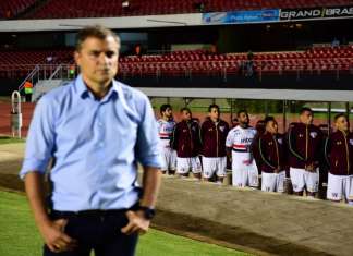 Aguirre admite “fracasso” do São Paulo e elogia Furacão de Diniz