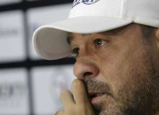 Artur se emociona em apresentação, exalta amor pelo Leão e afirma: ‘Essa é a minha vez!’