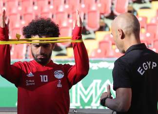 Salah volta a treinar, mas sua estreia será definida apenas na sexta-feira