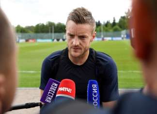 Seleção inglesa lembra Leicester campeão em 2016 para Vardy
