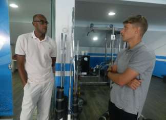 De férias, ex-bicolor visita estádio da Curuzu