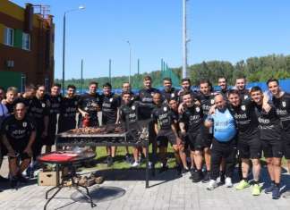 Uruguai comemora vitória na estreia com churrasco e treino na piscina