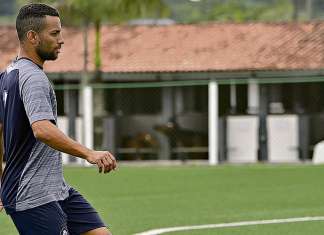 Mesmo com time na lanterna, meia do Remo ainda sonha com acesso