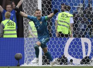 Akinfeev pega dois pênaltis da Espanha e garante a Rússia nas quartas