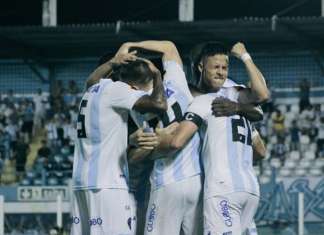 No aniversário da Curuzu, Paysandu vence Figueirense-SC e sobe na tabela da Série B