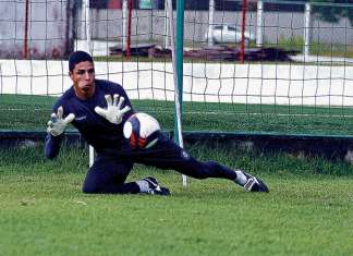 Ídolo do Leão, goleiro Vinicius permanece no Remo até 2020