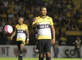 Carrasco bicolor, atacante desfalca o Criciúma-SC contra o Papão na Série B