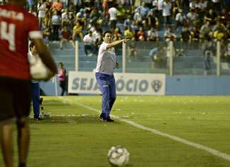 Brigatti tem dúvida na defesa para definir time bicolor para batalha fora de casa