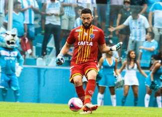 Pela web, goleiro se despede do Paysandu após quatro anos