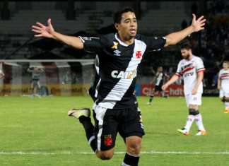 Lateral paraense Yago Pikachu curte férias nos EUA