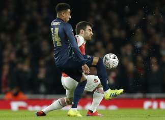 Sokratis tem lesão detectada e desfalcará Arsenal por um mês