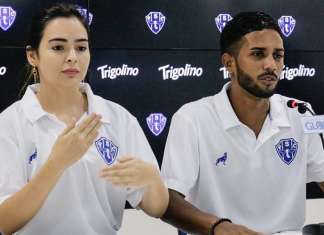 Após críticas ao seu desempenho, intérprete de Libras é afastada do Paysandu