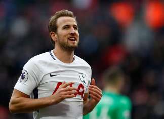 Harry Kane supera expectativas e volta a treinar no Tottenham