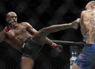 Jon Jones domina Anthony Smith e mantém cinturão no UFC 235; veja a luta completa!