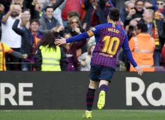 Com dois de Messi, Barcelona vence Espanyol e segue na liderança