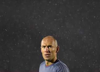 Robben diz que aposentadoria é opção, mas despista sobre o futuro