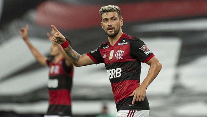 Flamengo
freta avião para ter Arrascaeta e Isla em clássico