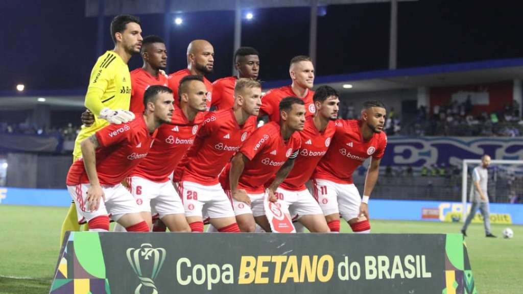 Copa do Brasil: Inter perde pênalti e é vaiado, mas vira sobre o CSA