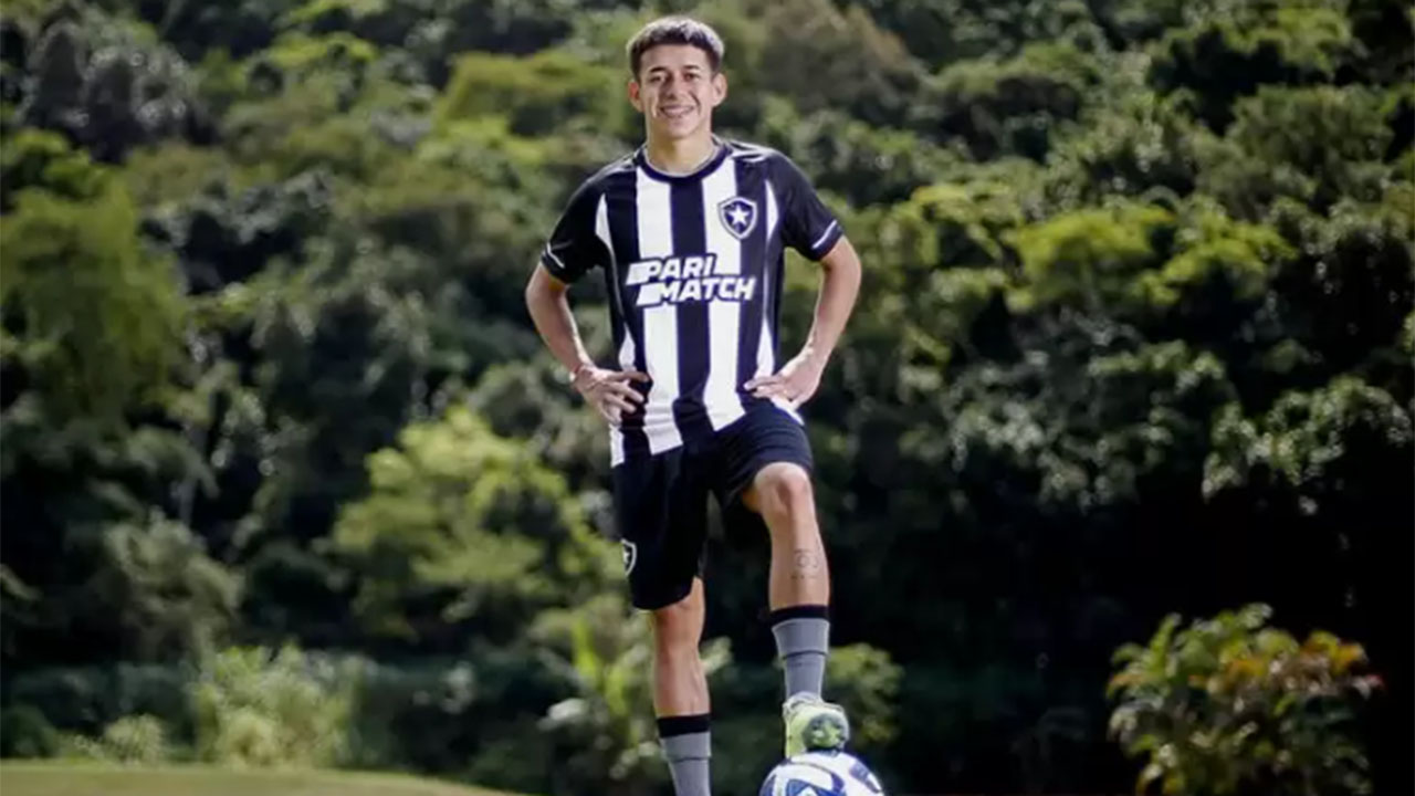 Segovinha ganha música e vira xodó da torcida do Botafogo, botafogo