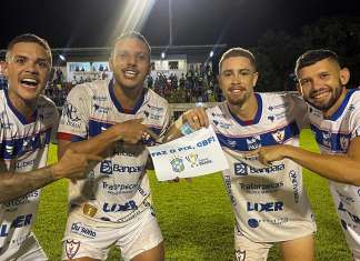 Jogadores do Águia ganham premiação após classificação