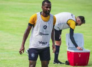 Zagueiro Reniê assina rescisão e está fora do Clube do Remo