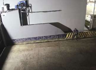 Intrigante! Torcedor deixa pão misterioso na porta do Baenão