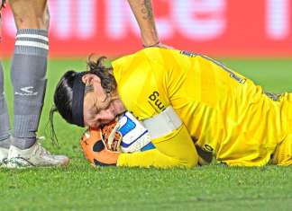 Cássio discute saída do Corinthians e já tem novo destino